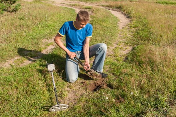 the Bounty Hunter Gold Digger Metal Detector